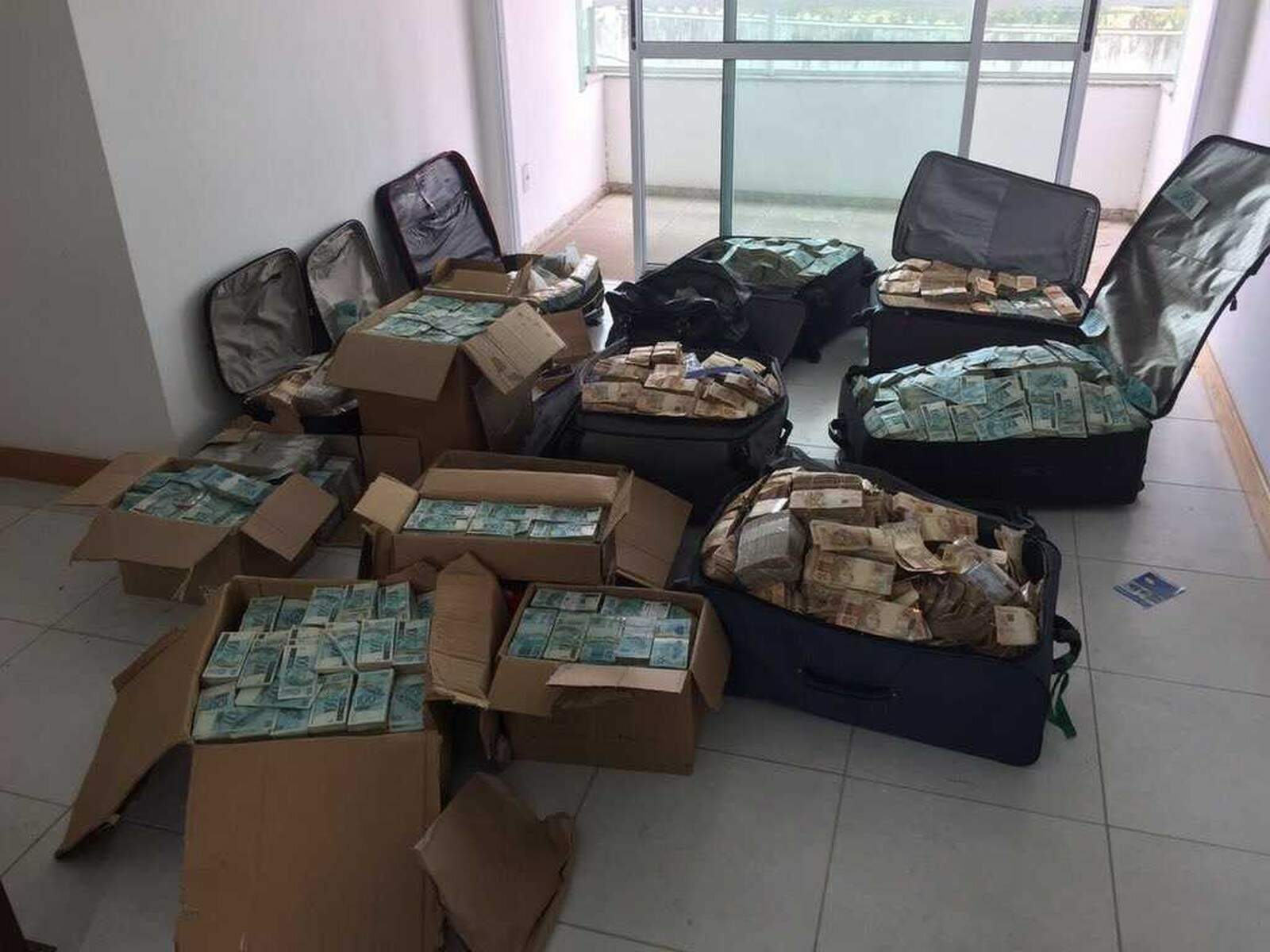 Polícia Federal encontrou malas de dinheiro em local ligado ao ex-ministro Geddel