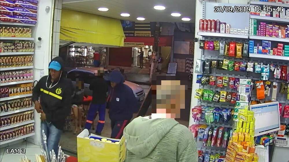 Polícia suspeita de que assaltantes sejam os mesmos que roubaram farmácia na última semana 