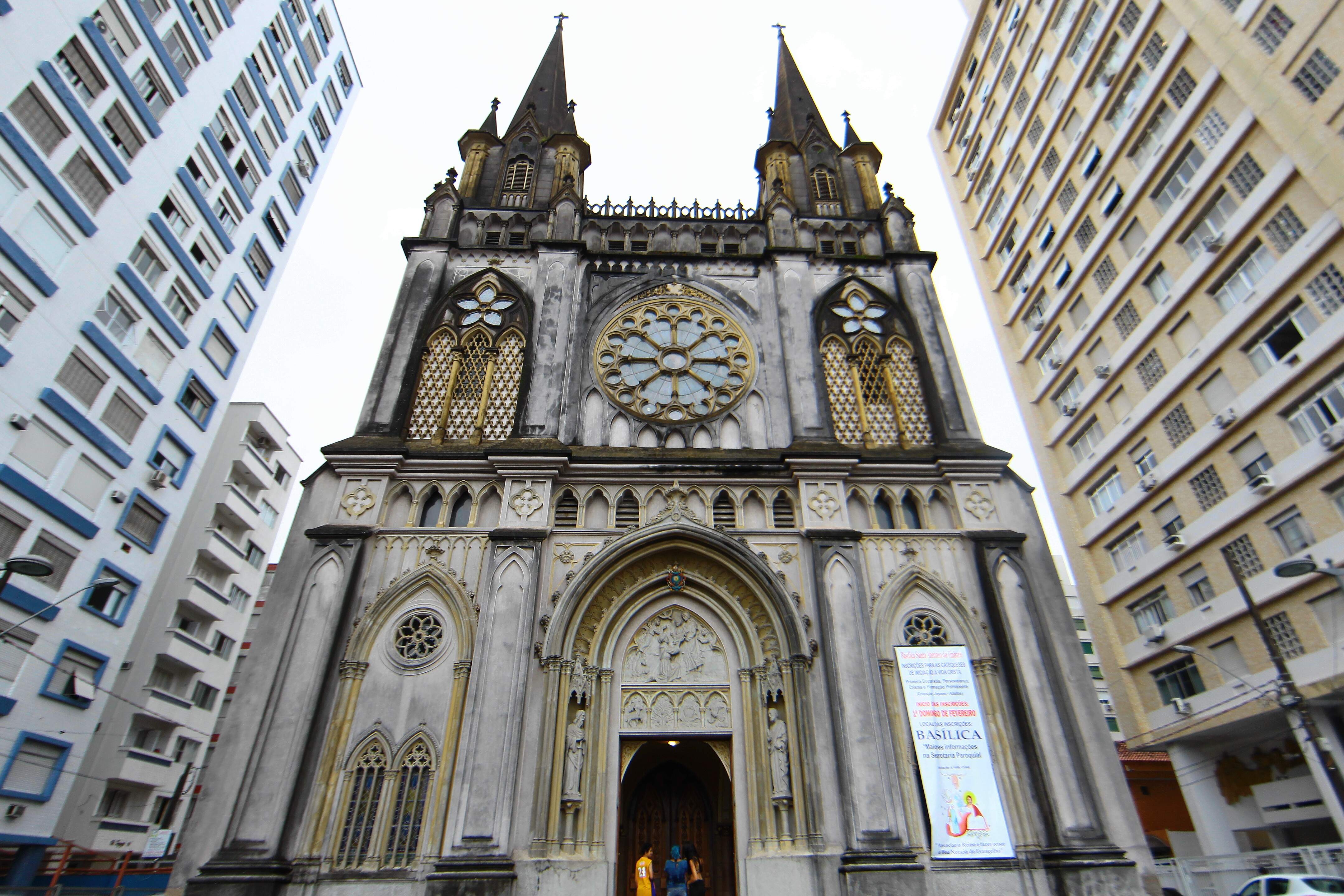 Basílica do Embaré, em Santos, é uma das que tem programação comemorativa;