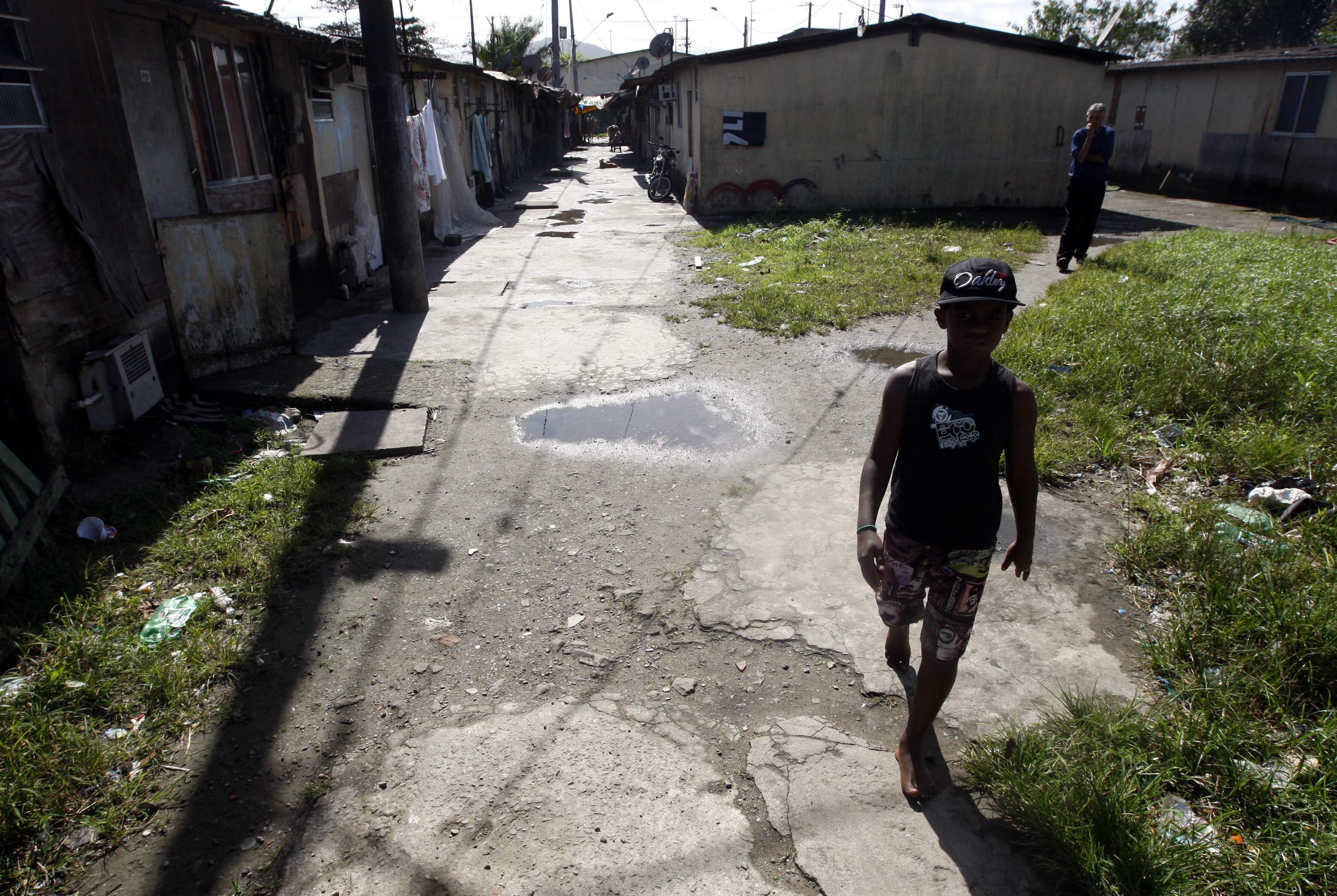 Alojamento, no bairro Alemoa, em Santos: aguardar por moradias é rotina de quem vive na região