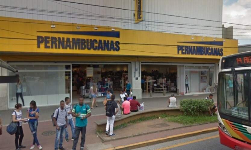 Suspeitos levaram peças de roupas de loja localizada no Centro de Cubatão
