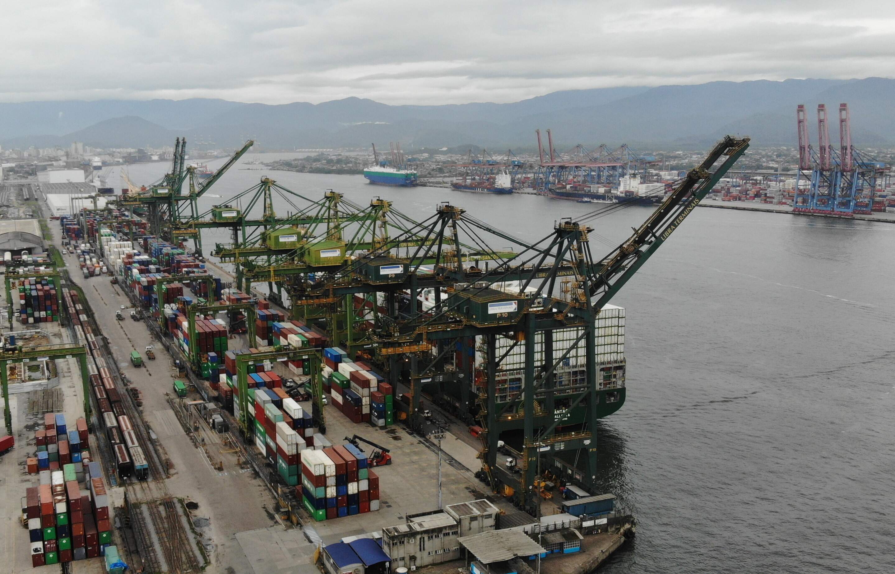 Grupo Libra arrendou 3 terminais de contêineres e carga geral no Porto de Santos nas últimas décadas