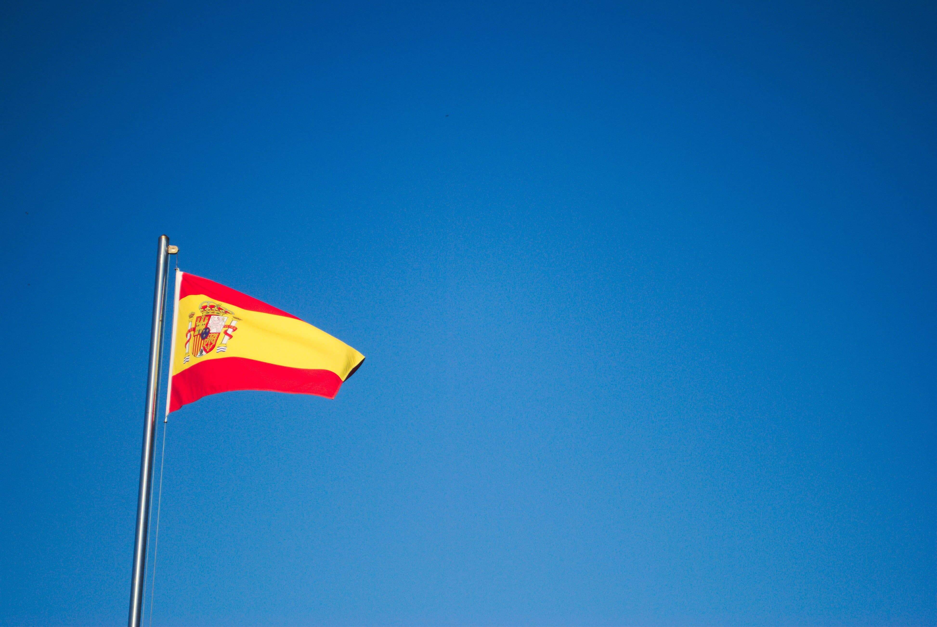 Que neste 12 de outubro esses espanhóis enalteçam ainda mais o orgulho que tem de ser espanhóis