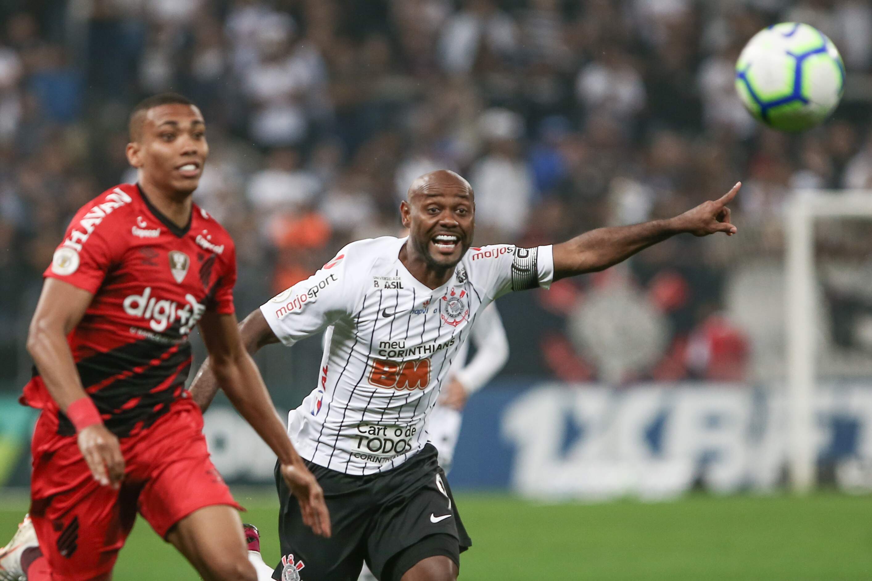 Corinthians saiu na frente, levou virada, mas buscou o empate jogando em casa