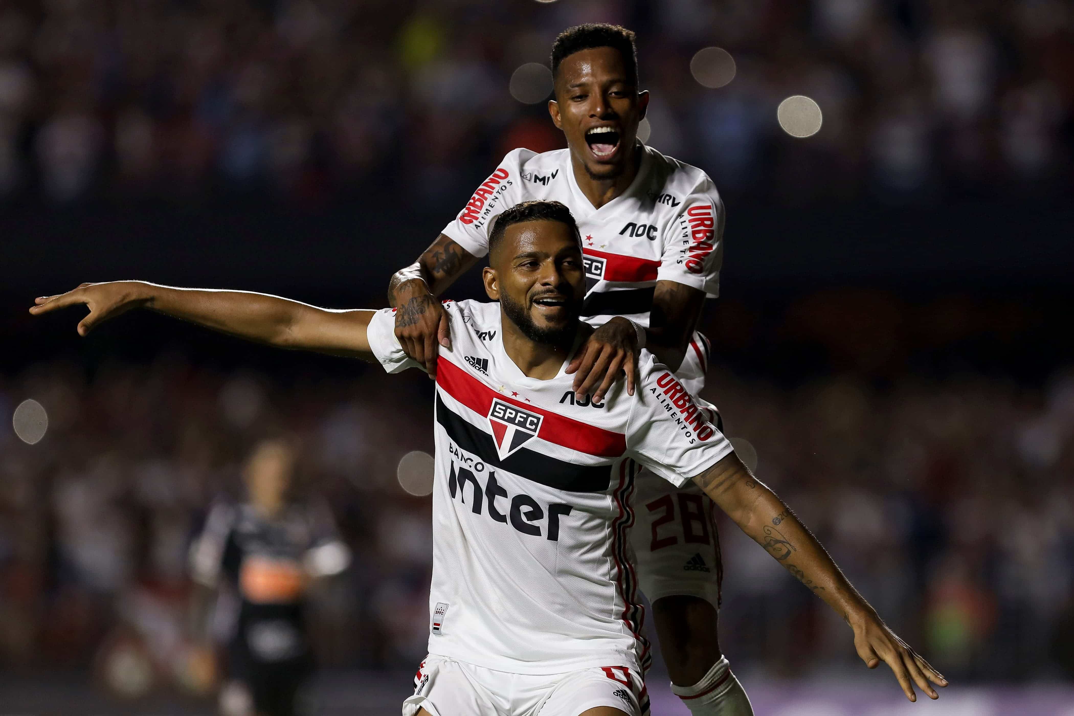 Reinaldo comemora gol contra o Corinthians pela 25ª rodada do Campeonato Brasileiro 2019
