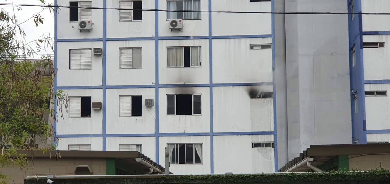 Fumaça foi vista das janelas do apartamento 