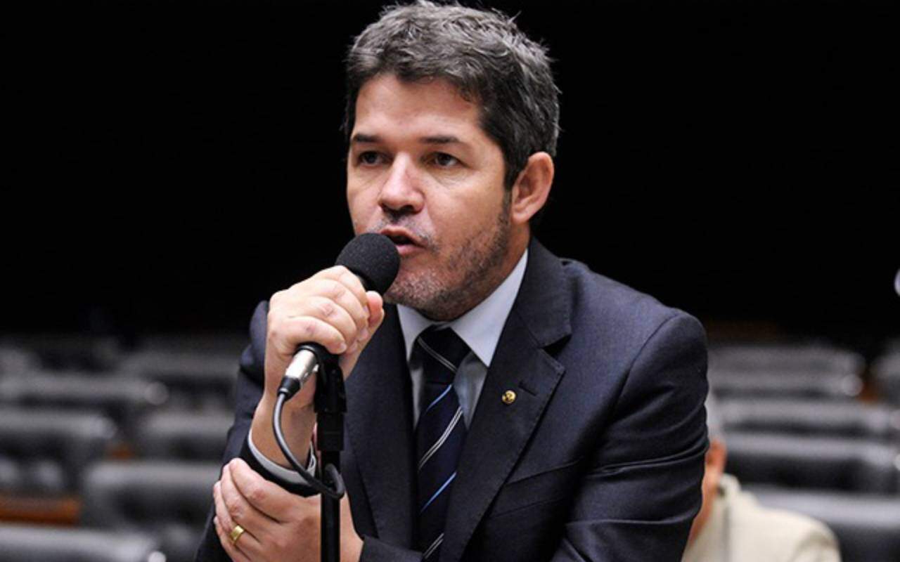 Delegado Waldir diz ter defendido o nome de Bolsonaro, mas se arrepende disso, segundo áudio