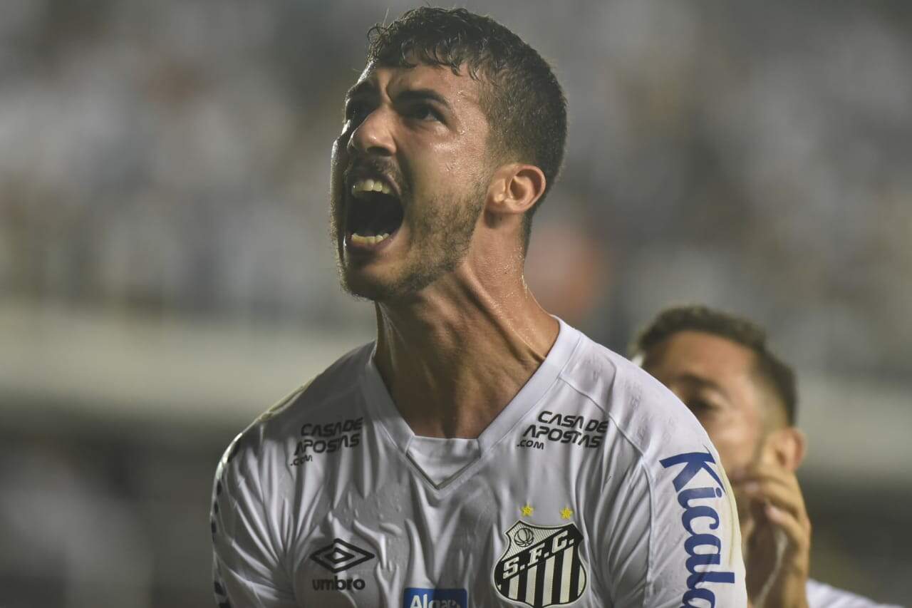 Aos 38 minutos, Gustavo Henrique garantiu os três pontos ao Santos com gol de cabeça