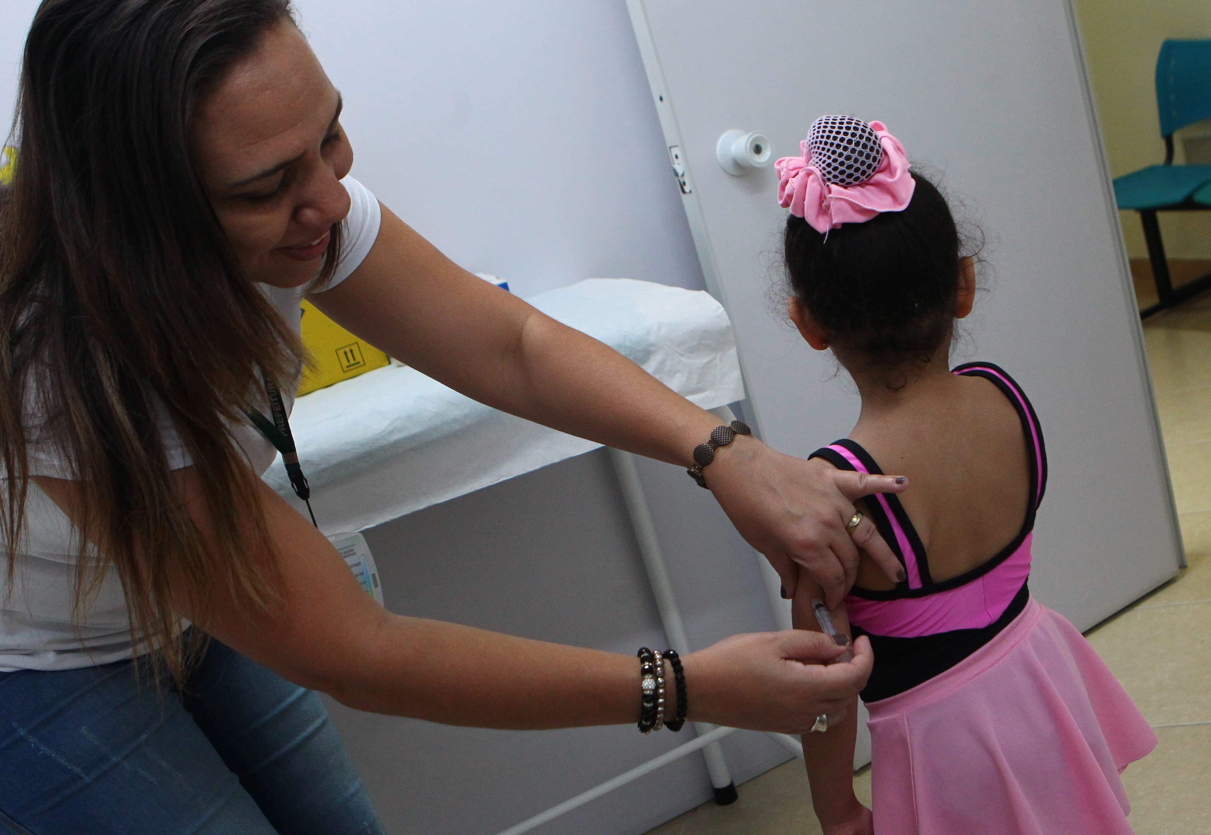 Em Santos, segundo a Prefeitura, 609 crianças receberam doses e atualizaram carteira de vacinação