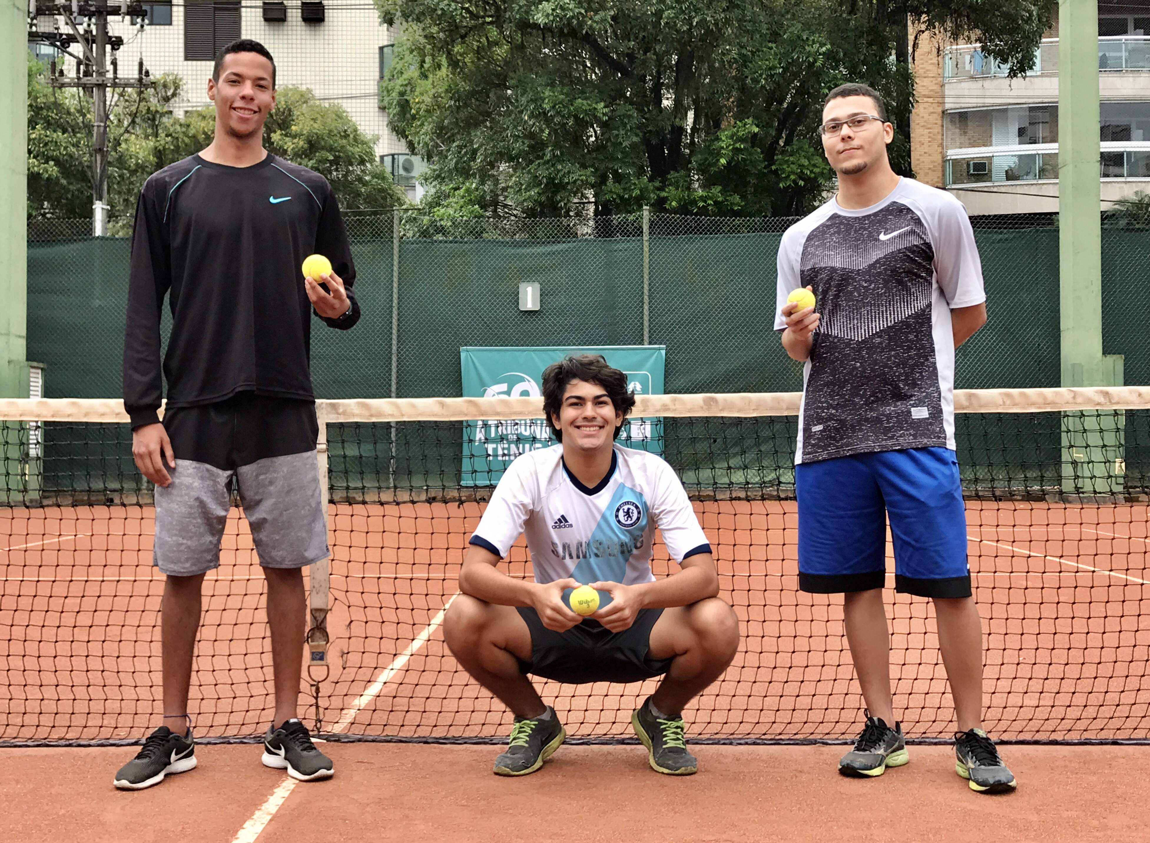 Vinicius, Renan e Marco Antônio são gandulas no 60º A Tribuna de Tênis 