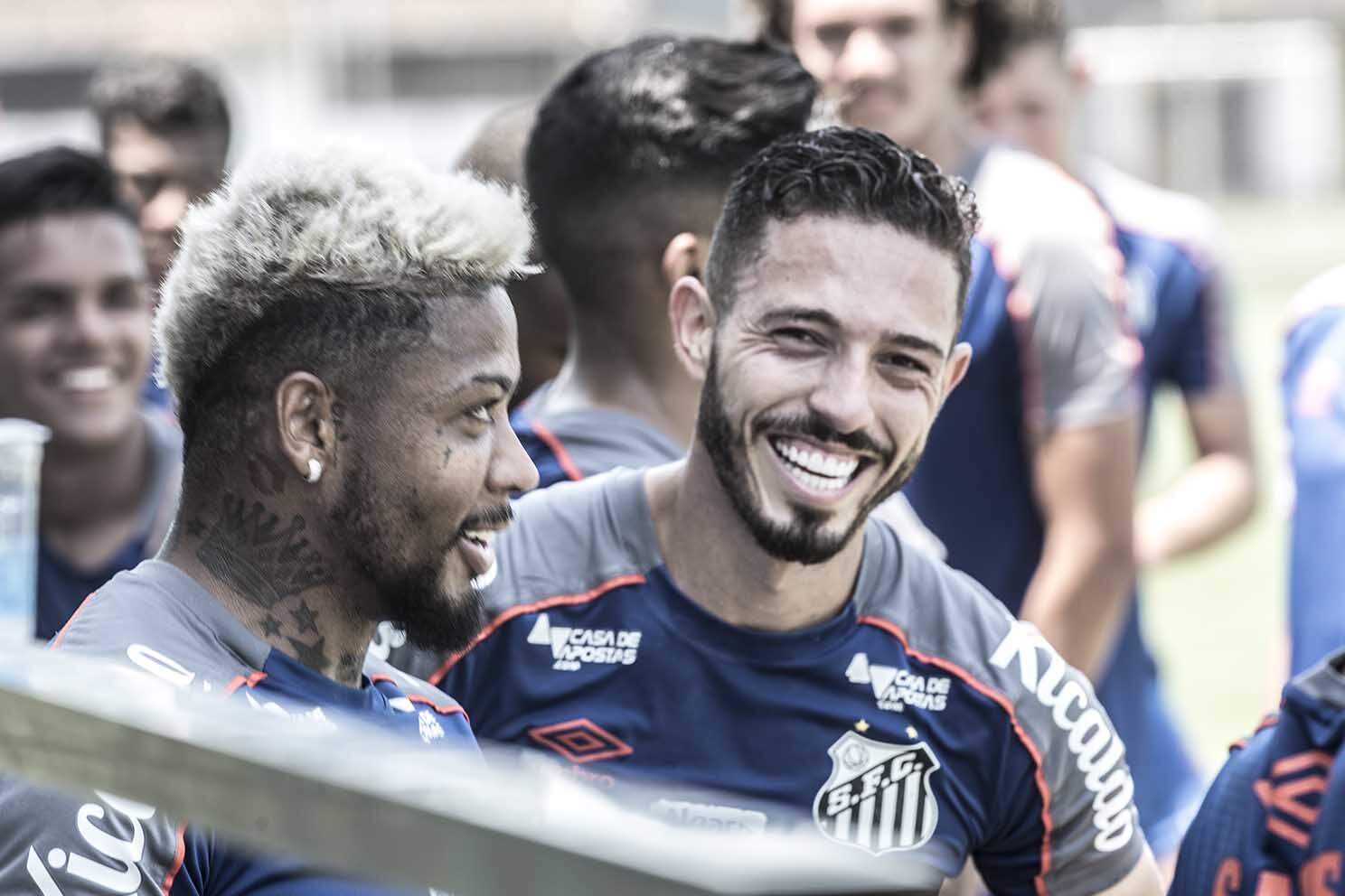 Marinho fez questão de parabenizar Jean Mota pela partida contra o Goiás