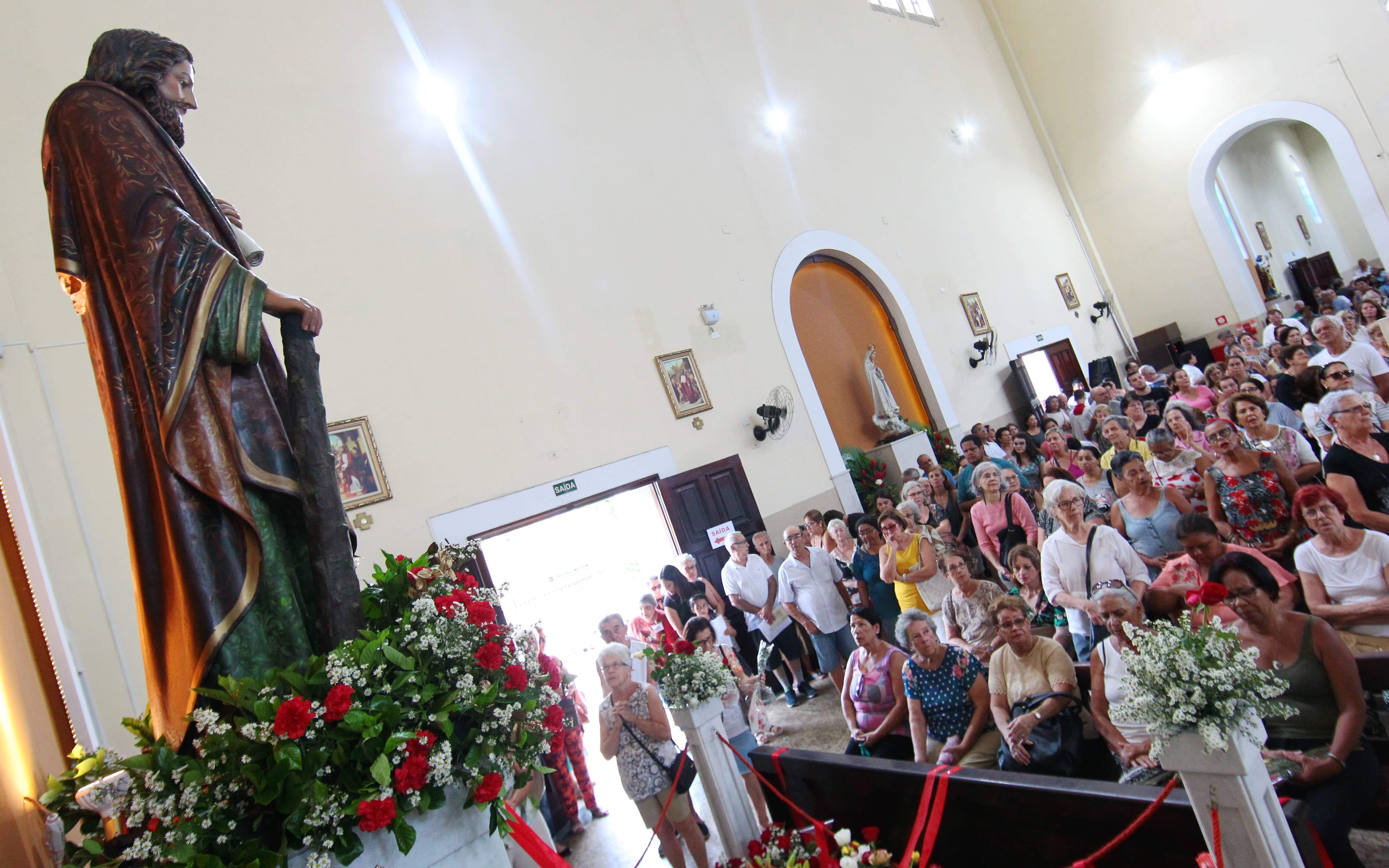 Igreja São Judas Tadeu, no Marapé, em Santos, recebeu devotos do santo dos aflitos e desesperados