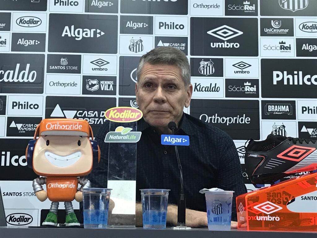 O superintendente de futebol Paulo Autuori não descartou deixar o Santos 