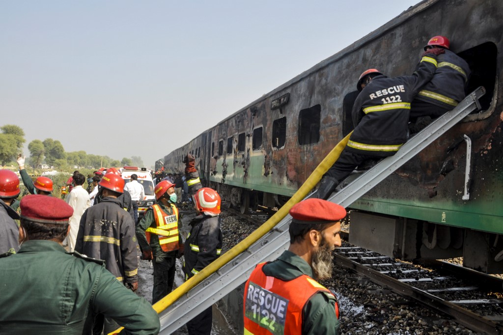 Muitas vítimas são peregrinos que viajavam para uma festa religiosa na região de Lahore