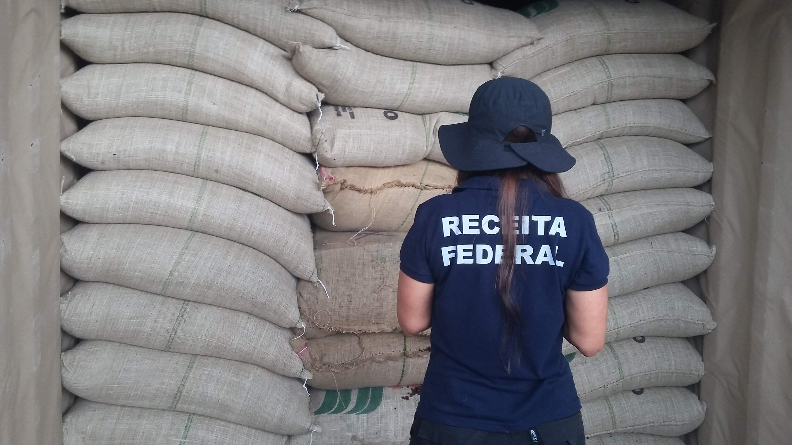 Carga de café em grãos seria exportada para a Suiça 