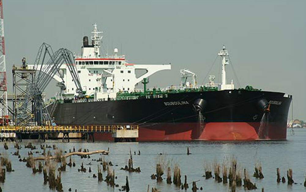 Bouboulina, navio petroleiro operado por empresa suspeito de derramar óleo que atinge o Nordeste