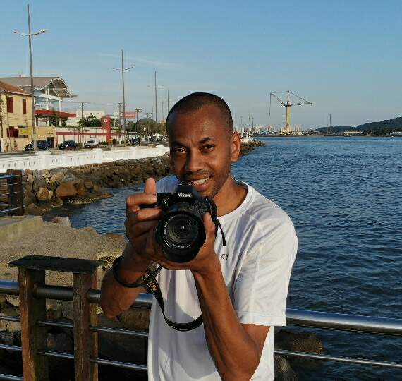 Com as fotos, Leandro,de 34 anos, alimenta sua página no Facebook Navios de Santos
