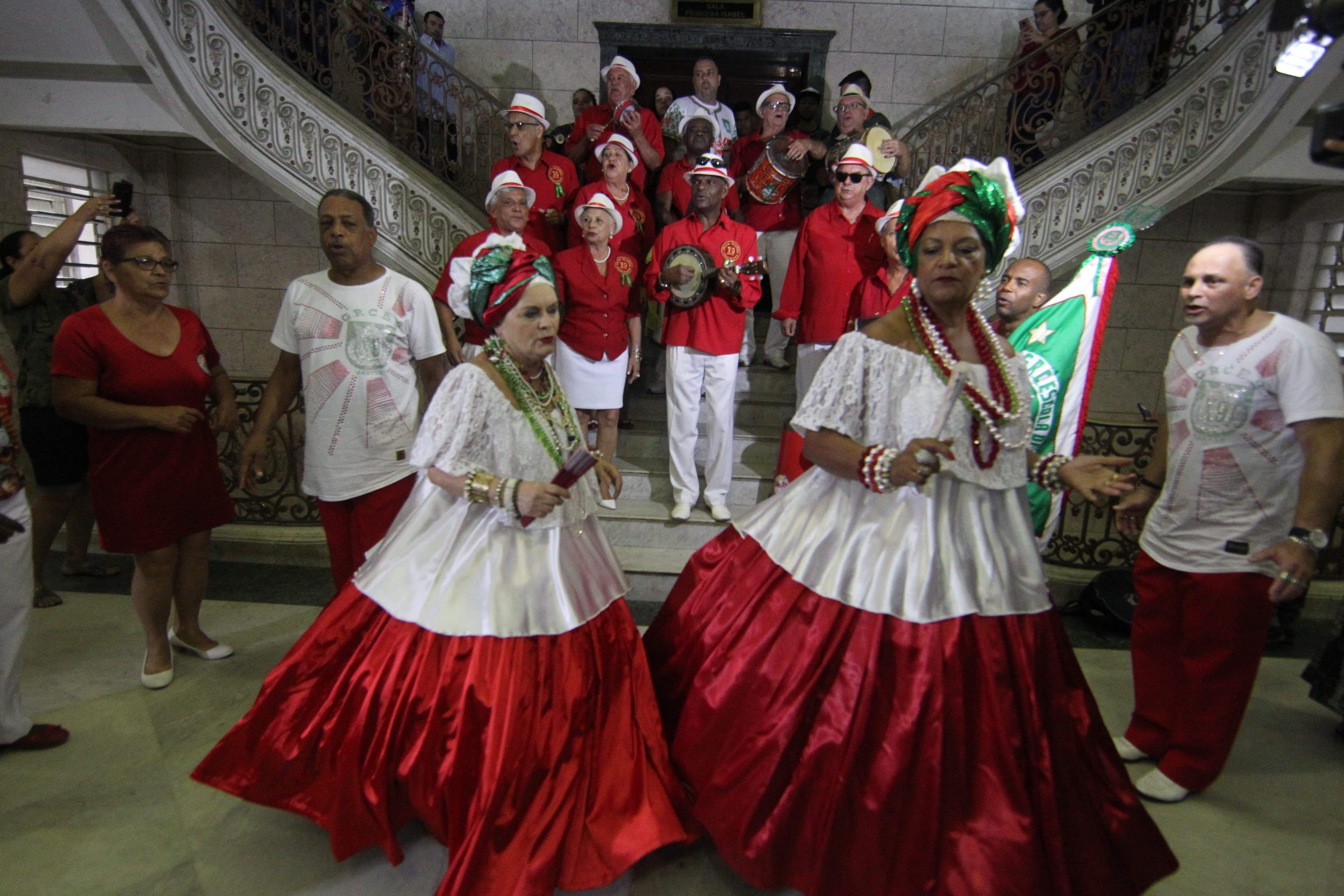 A Velha Guarda da X-9 apresentará samba-enredo do Carnaval 2008