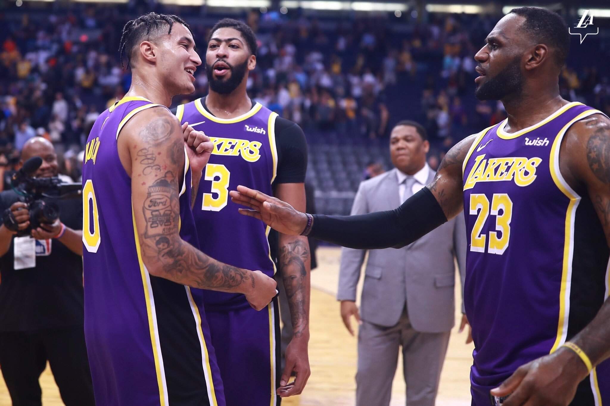 Após tropeço, Los Angeles Lakers reage e vence Phoenix Suns na NBA