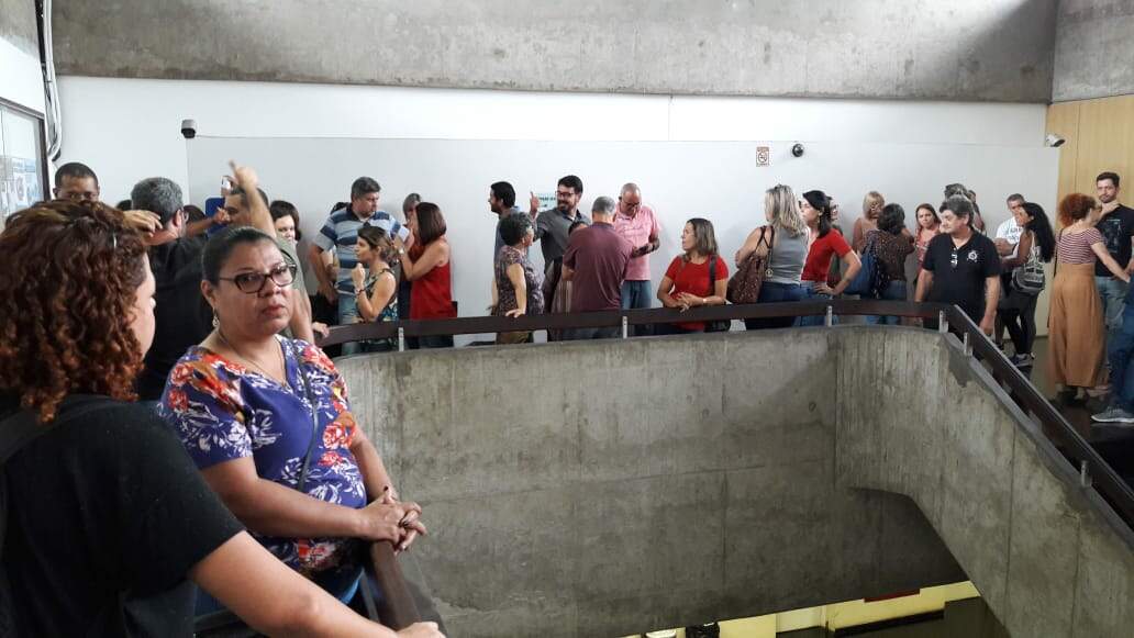 Professores fizeram protestos no Paço Municipal de Cubatão 
