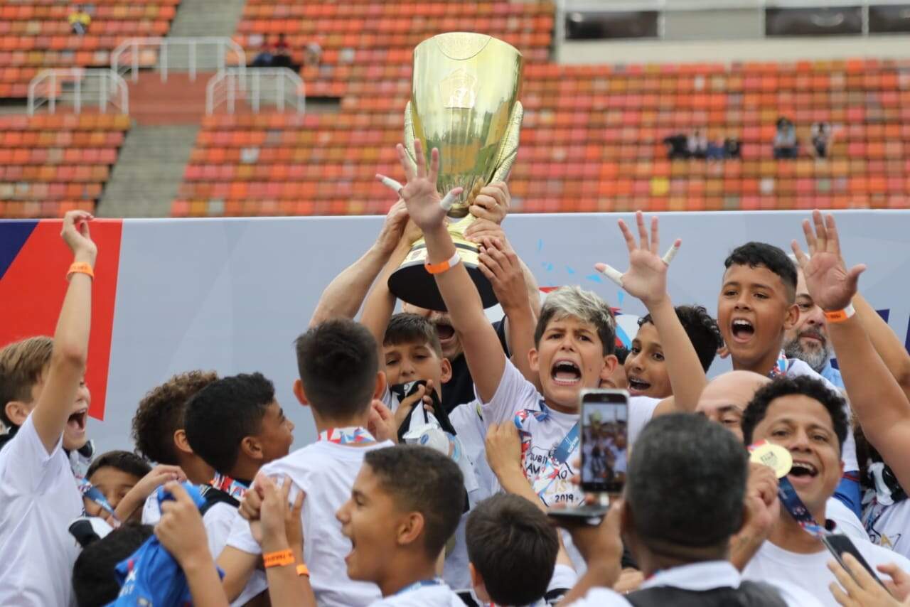 A equipe sub-11 do Santos conquistou o título do Campeonato Paulista da categoria