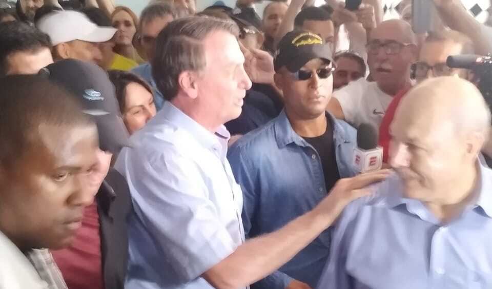 Bolsonaro chegou ao estádio acompanhado do presidente do Santos, José Carlos Peres 