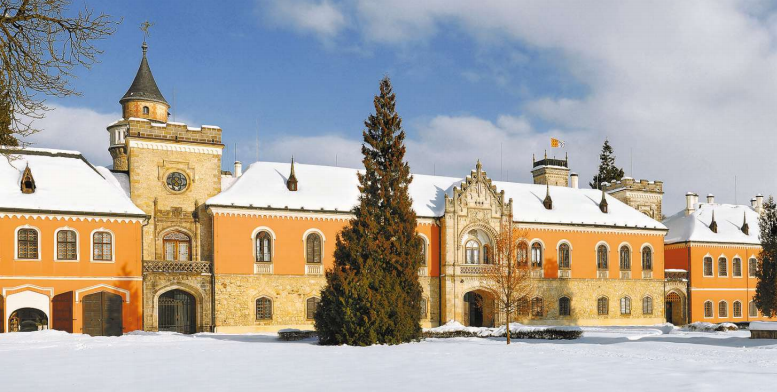 Palácio Dobríš é famoso pelas visitas tradicionais do Advento ao seu interior