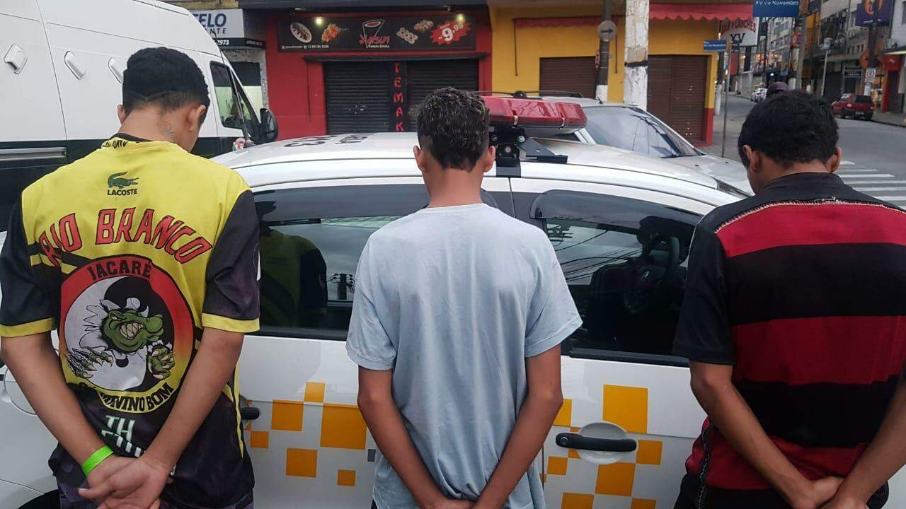 Menores foram detidos e encaminhados para a delegacia de São Vicente