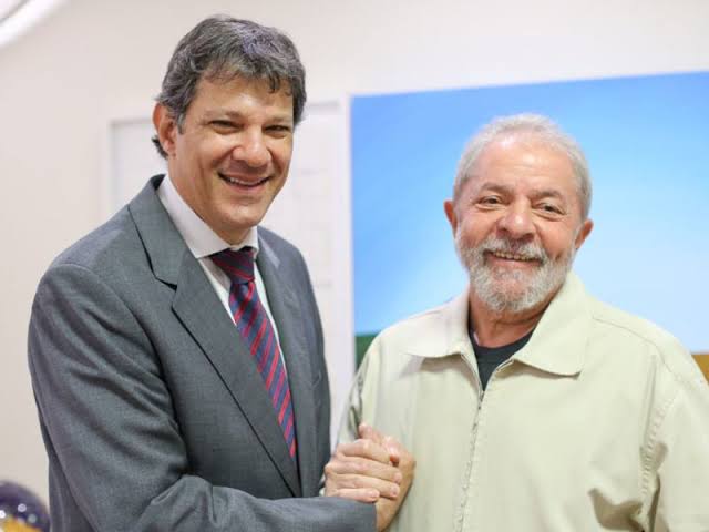 Pelo Twitter, Lula agradece a Haddad por ter sido candidato à Presidência em 2018