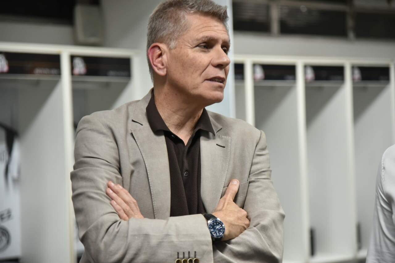 Paulo Autuori fica no cargo de superintendente de futebol do Santos até dezembro