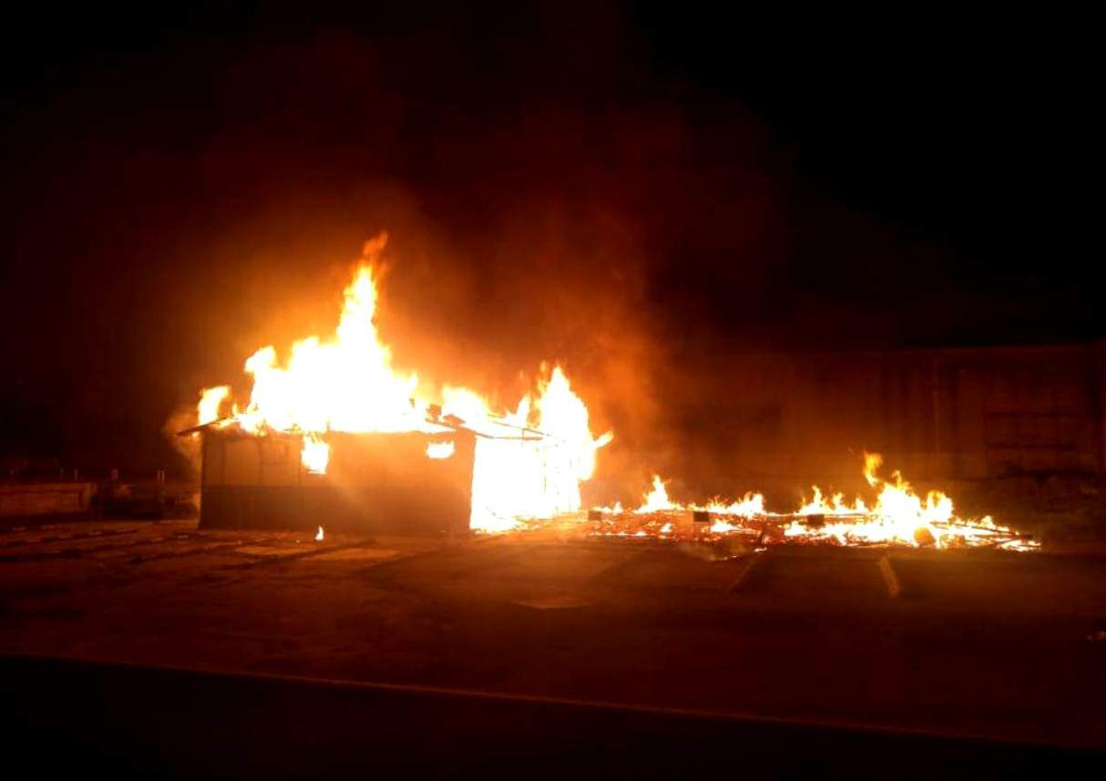 Incêndio atingiu pátio de obras abandonado do Governo Federal em Santos