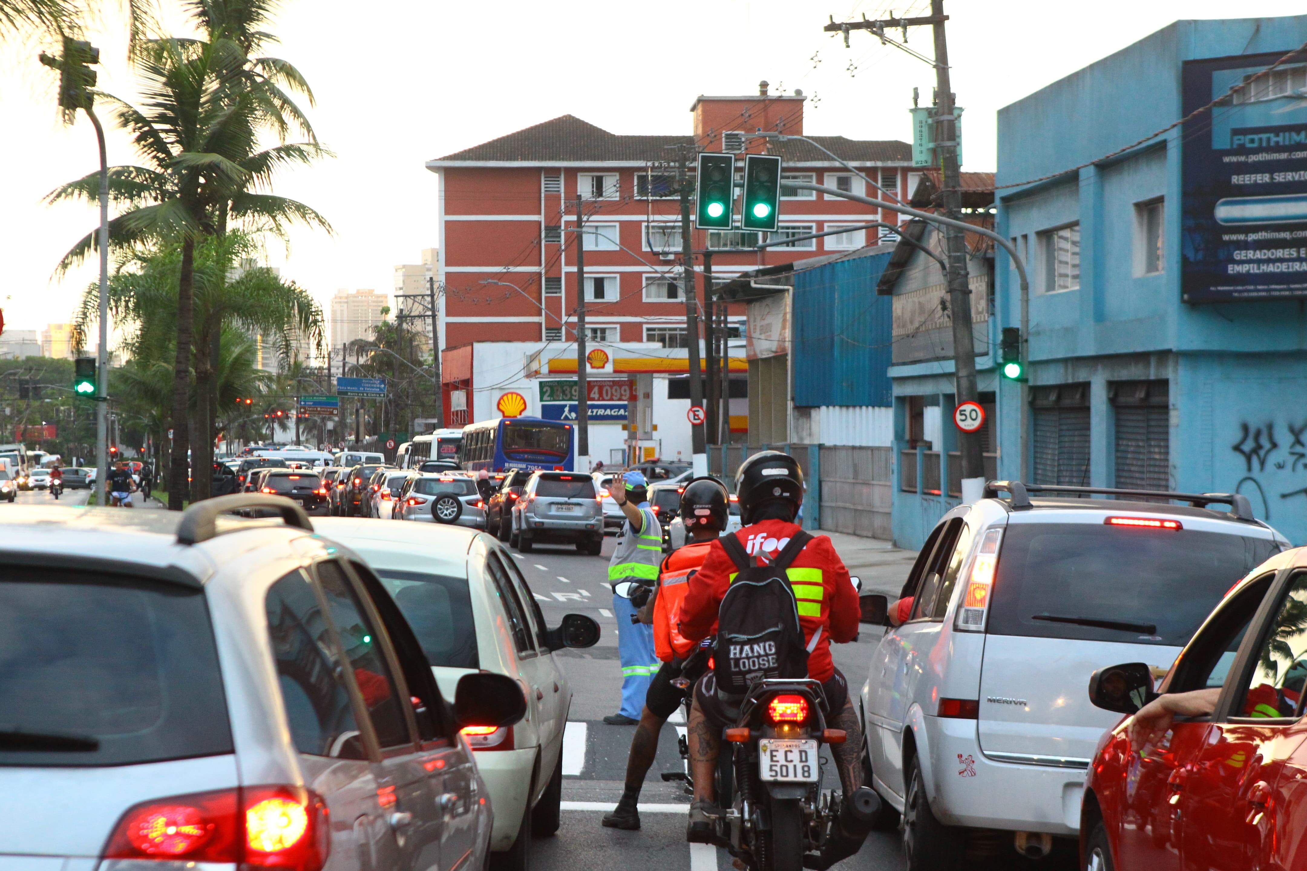 Semáforos servirão para garantir a segurança dos estudantes da UME Prefeito Paulo Gomes Barbosa