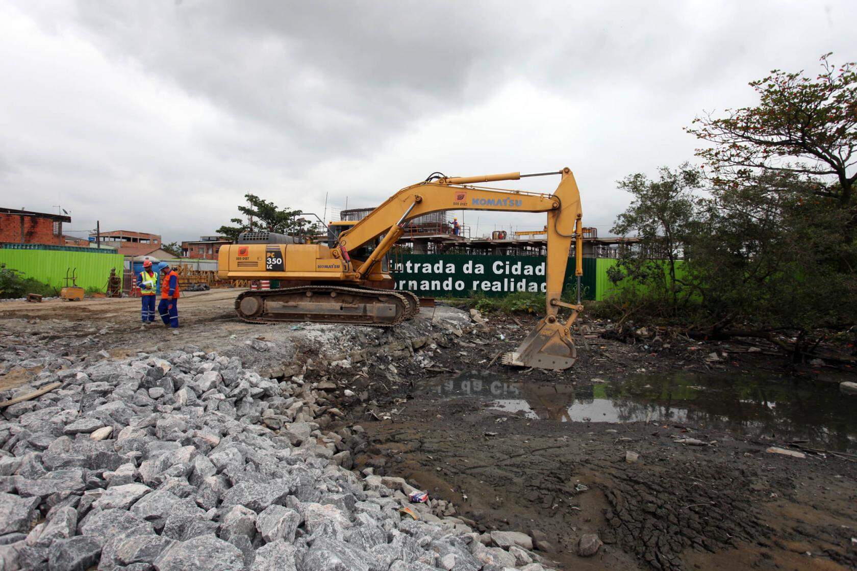 Dragagem do Rio São Jorge é mais uma das etapas iniciadas no canteiro de obras da ponte