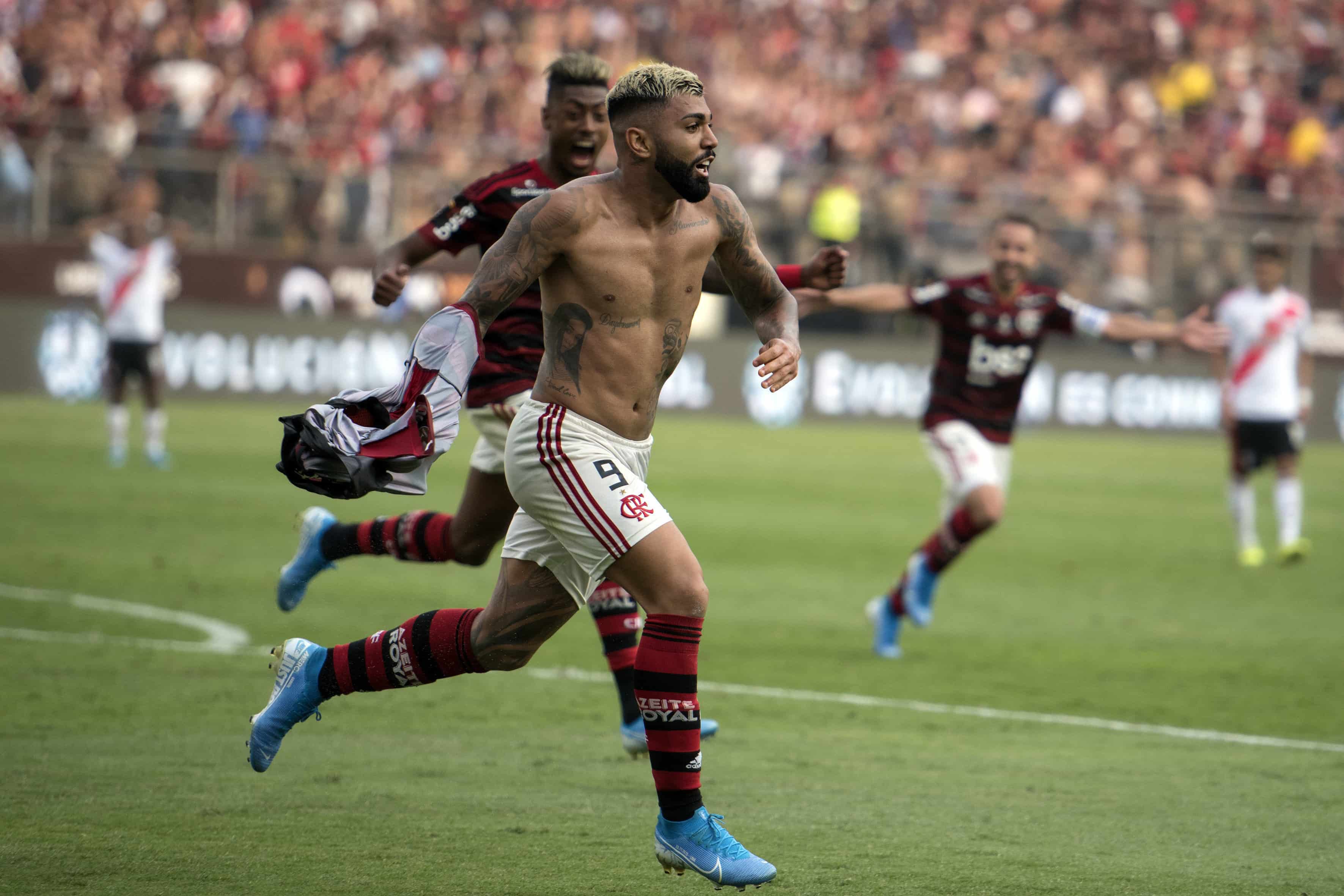 Gabriel brilha, Flamengo vira sobre River no fim e conquista o bi da Libertadores