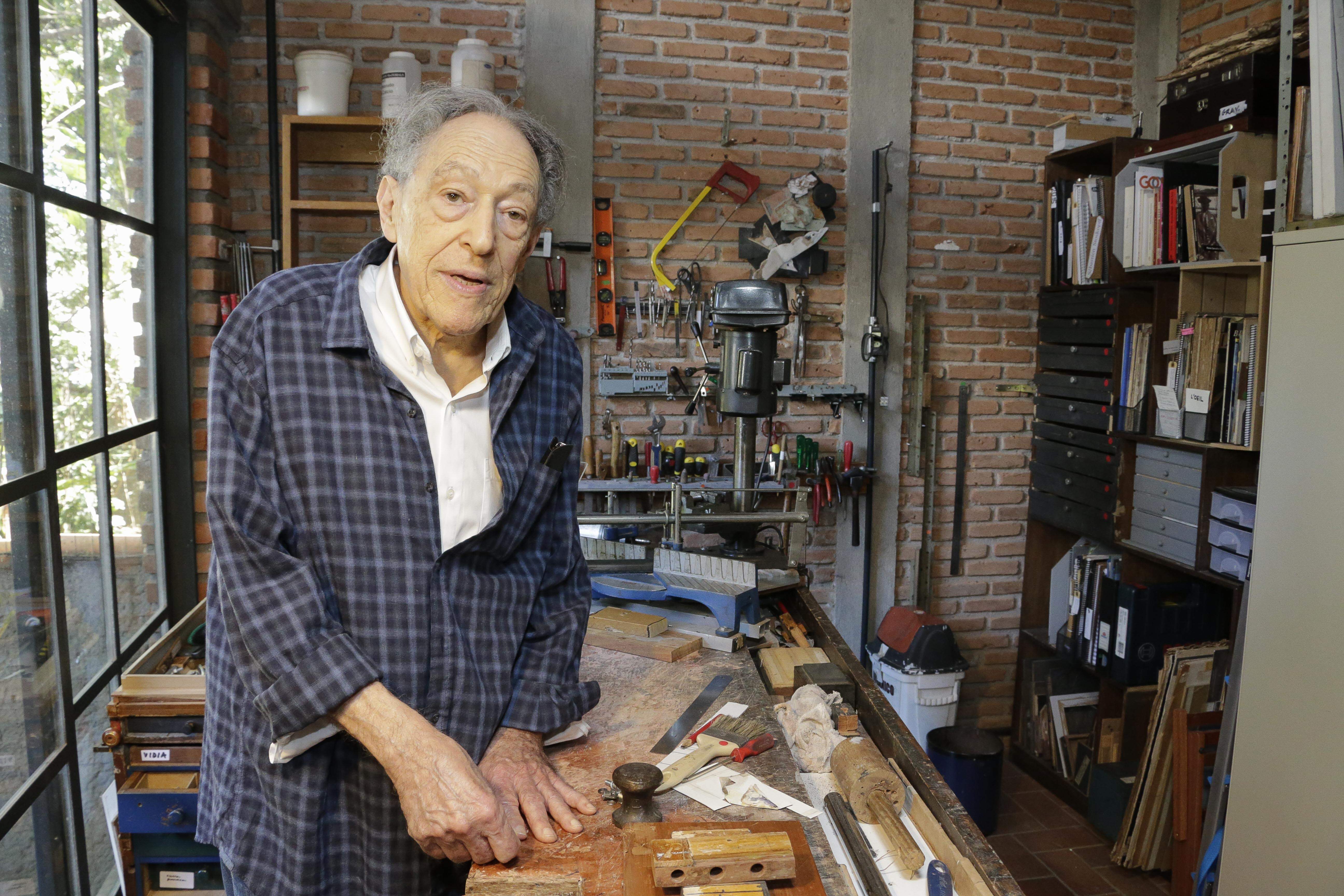 Aos 84 anos, desenhista e pintor se mantém ativo nos projetos
