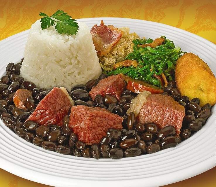 Feijoada é um prat brasilieríssimo unindo costumes dos europeus, africanos e indígenas