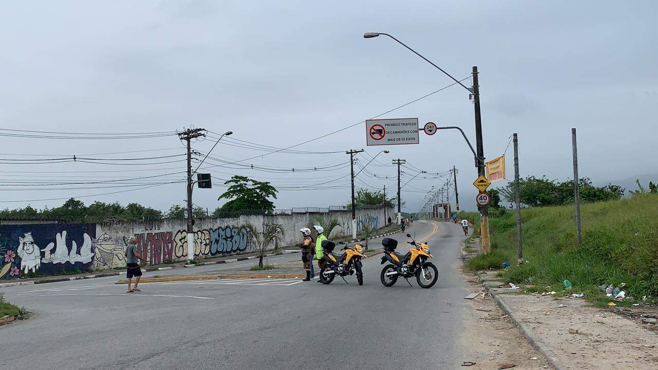 Ponte dos Barreiros, em São Vicente, foi interditada por decisão da Justiça