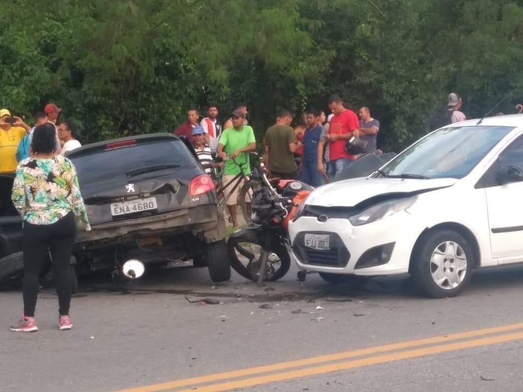 Após roubar carro, suspeito causou um acidente de trânsito em Guarujá