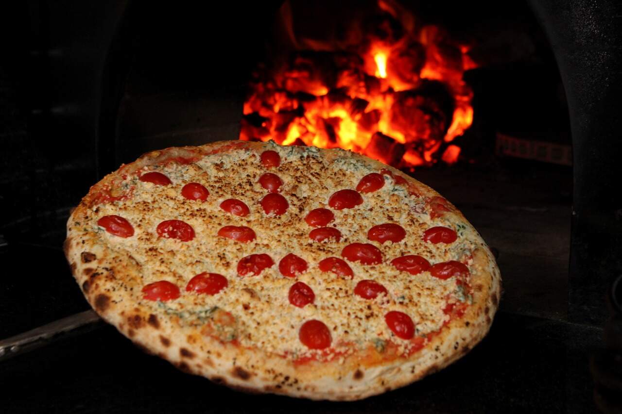 Pizzas gourmets e tradicionais instigam o paladar dos clientes 