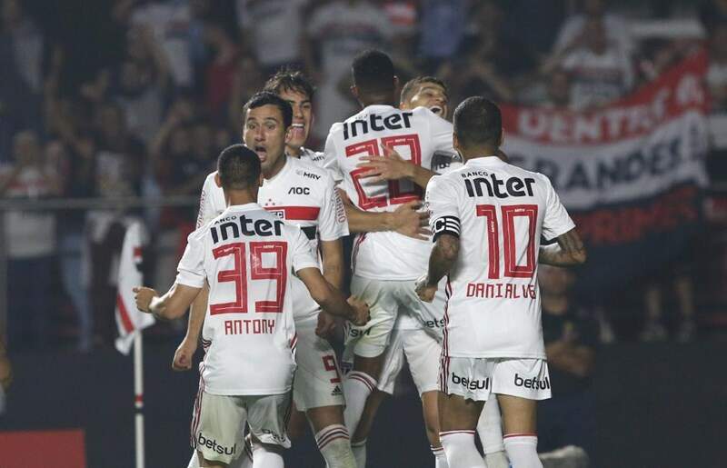 São Paulo garantiu presença na fase de grupos da Libertadores após vitória de 2 a 1 sobre o Inter