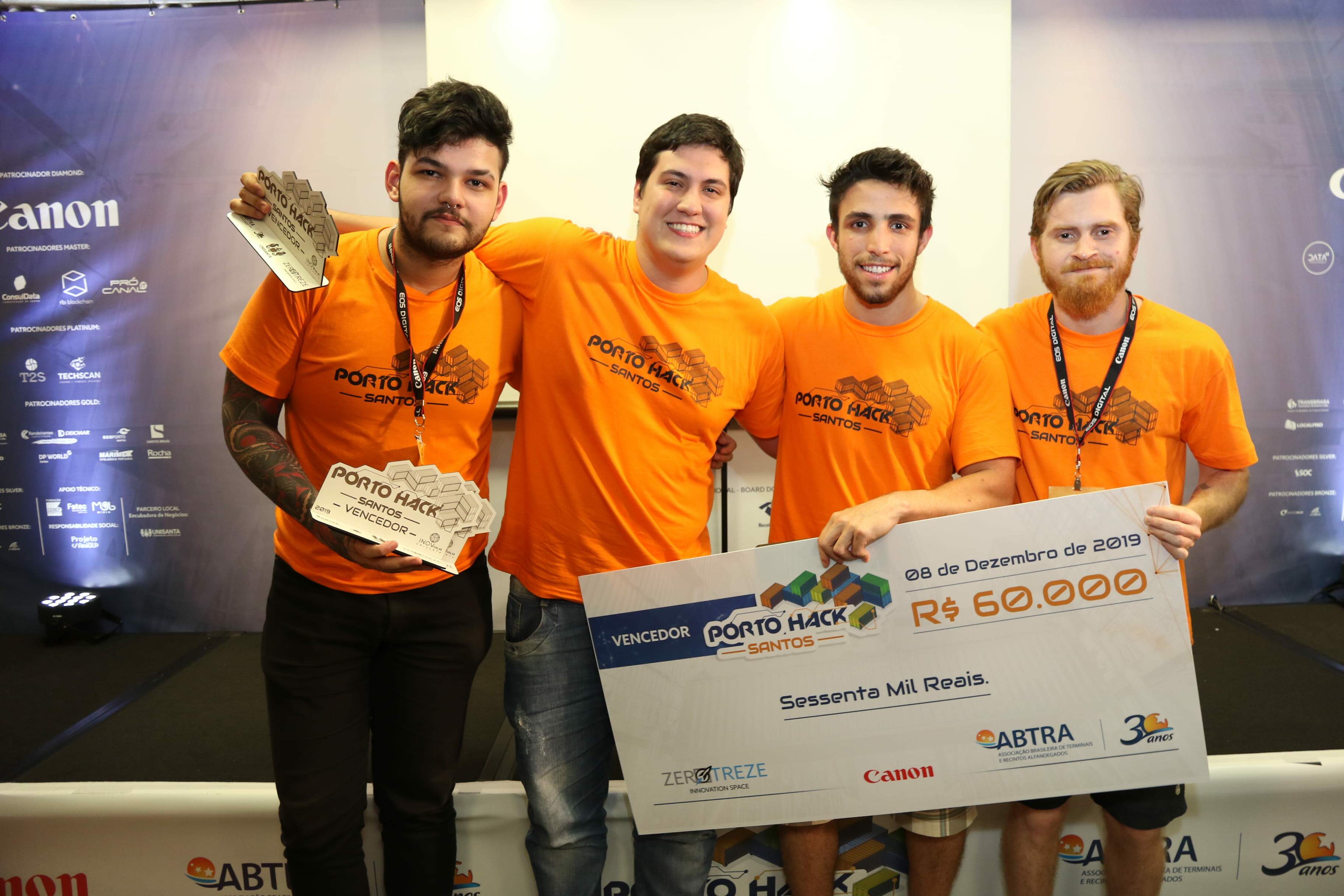 Equipe vencedora do Porto Hack Santos recebeu prêmio de R$ 60 mil 