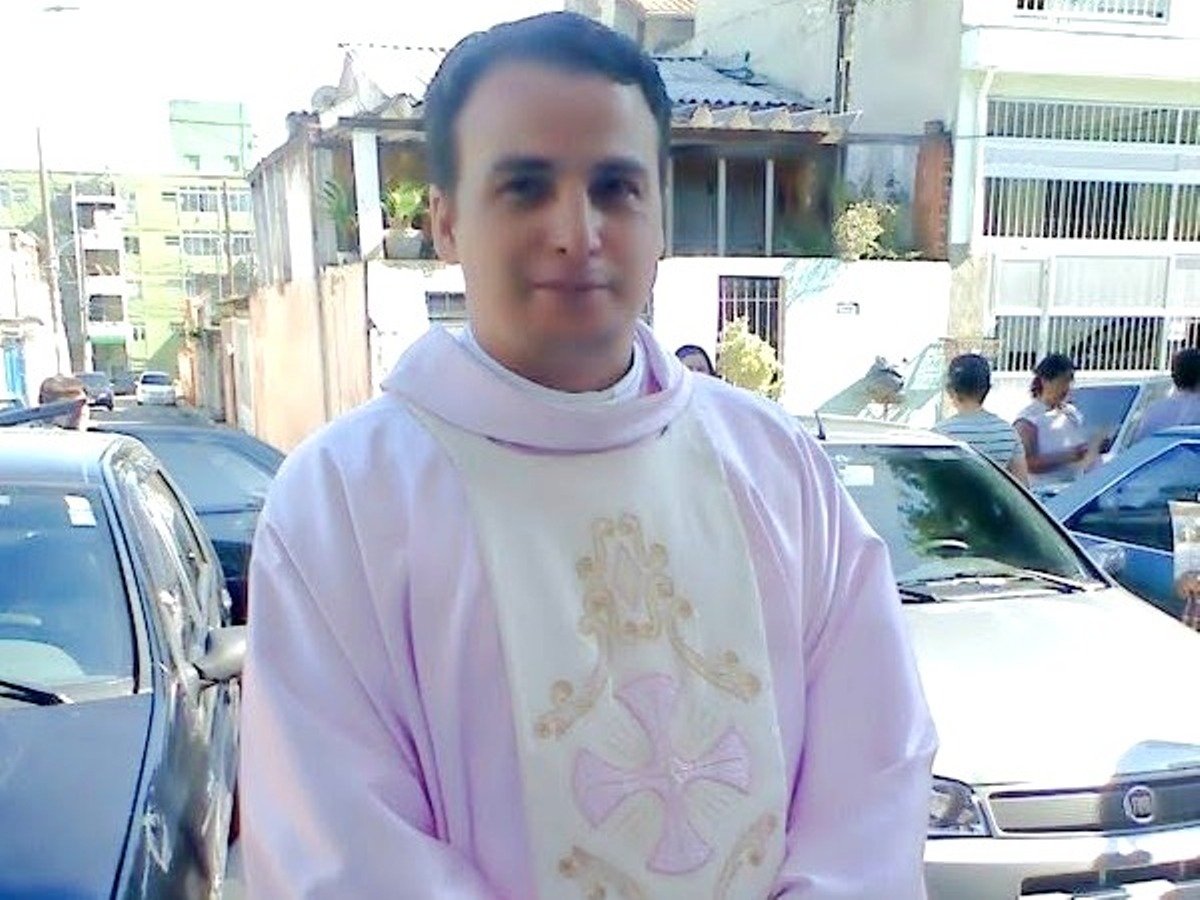 Justiça solta padre preso em flagrante por estupro e pedofilia em Guarujá