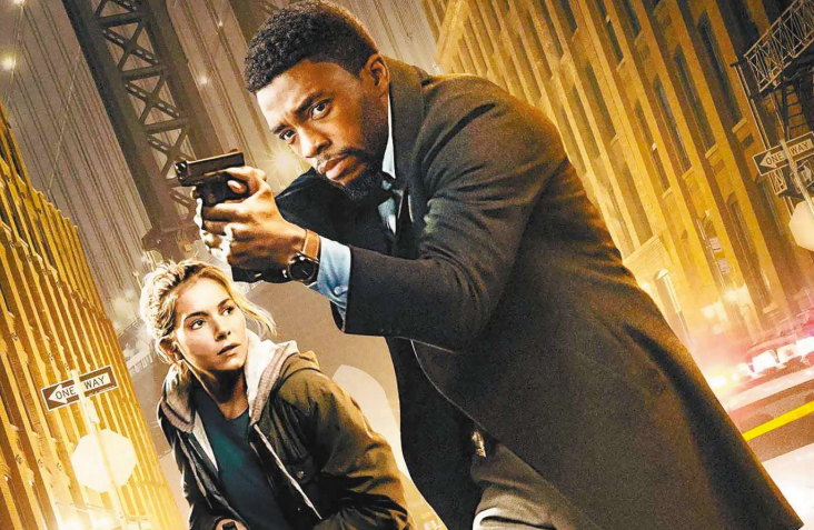 Boseman vive um detetive da polícia de Nova Iorque que tem uma missão bem complexa para executar