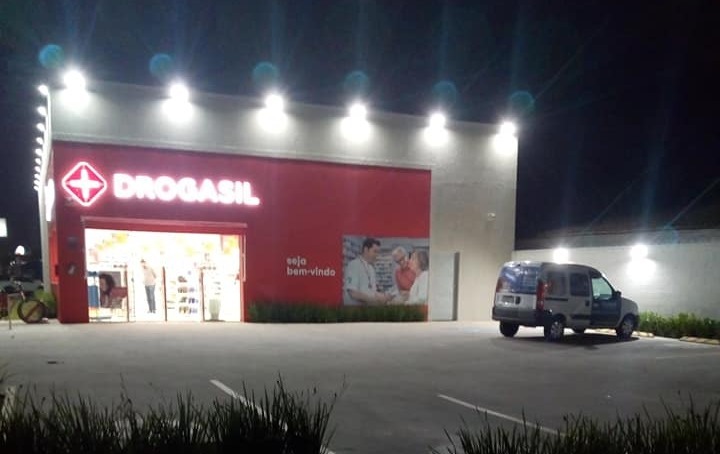 Assalto aconteceu na unidade da Drogasil, em Peruíbe, na noite de quarta-feira (11)