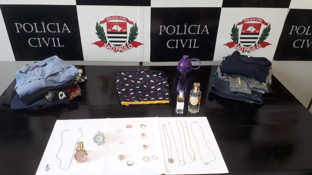 Parte dos objetos furtados foi recuperada pela polícia 