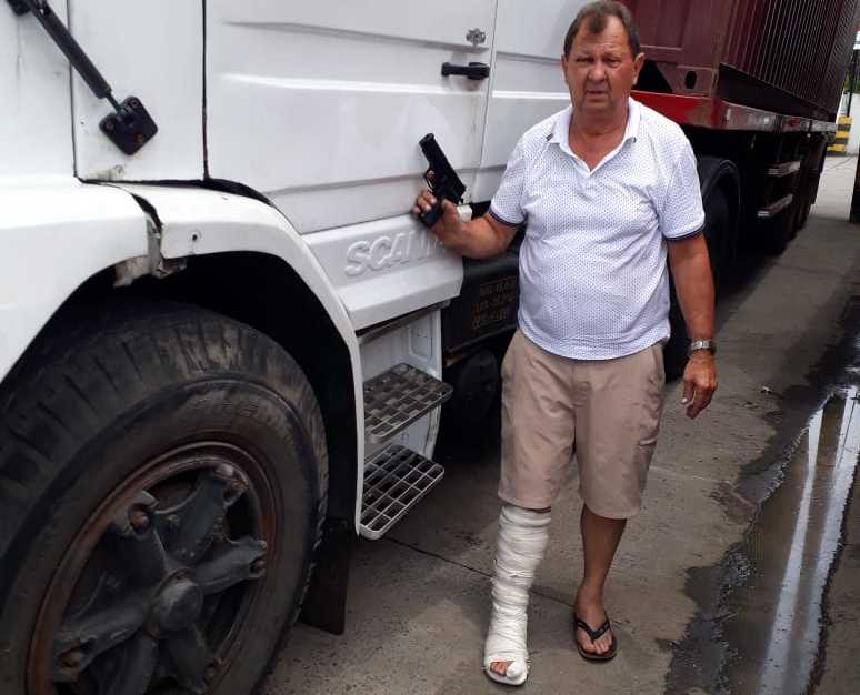 Constantino foi abordado por bandido enquanto estacionava seu caminhão, em Santos 