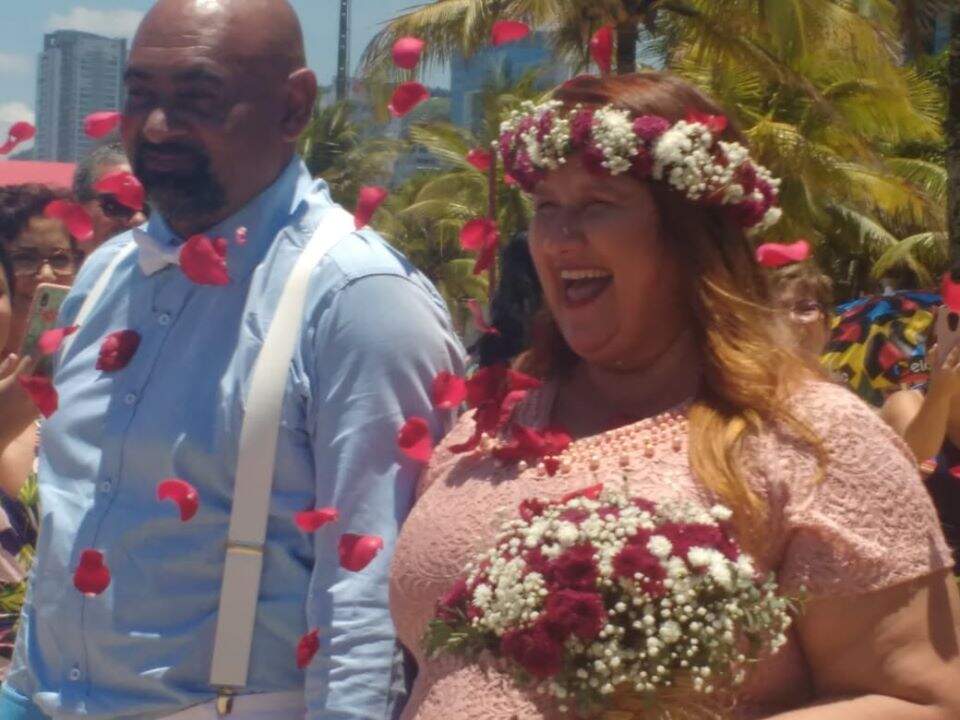 Noivos realizaram primeiro casamento em praia de Santos