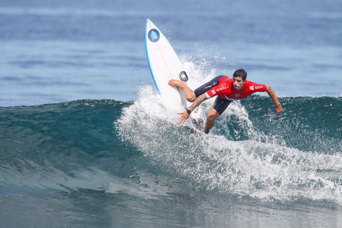 Será a segunda vez de Alex Ribeiro na elite do surfe