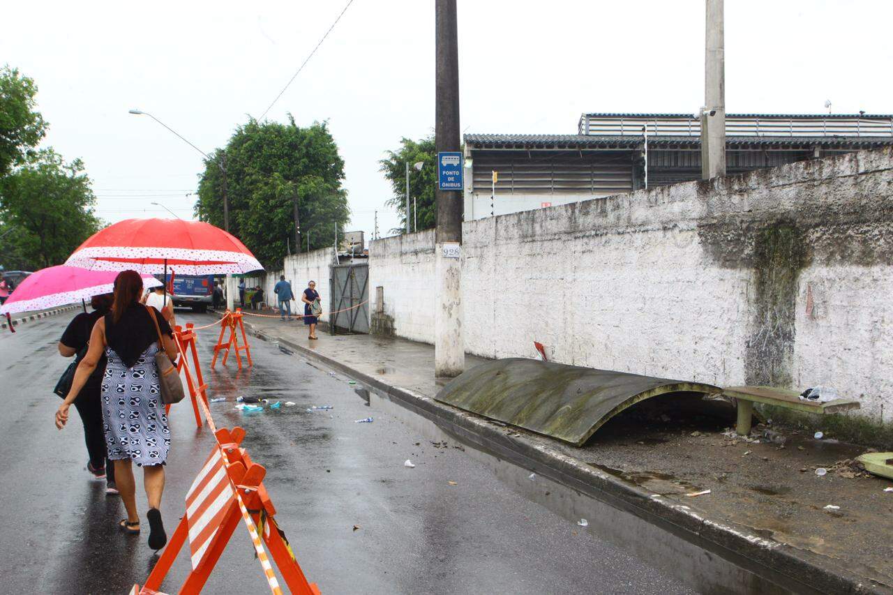 Cobertura de concreto desabou e deixou oito pessoas feridas em São Vicente