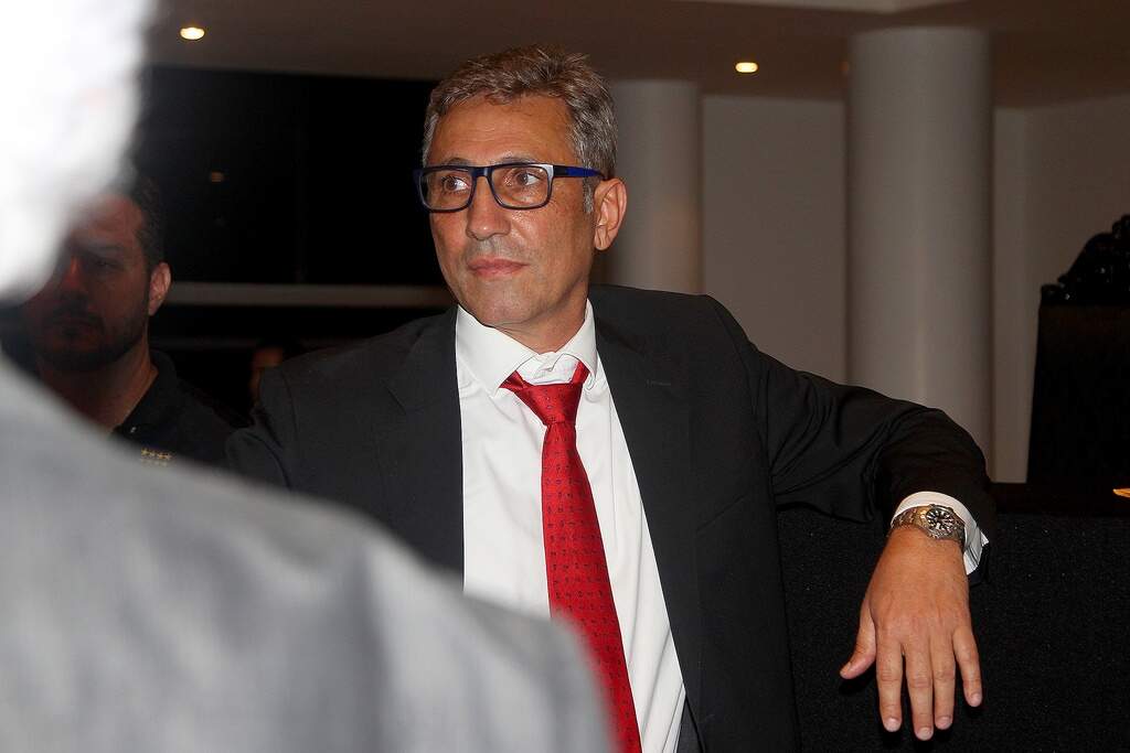 Alexandre Campello, presidente do Vasco, busca recursos para o clube